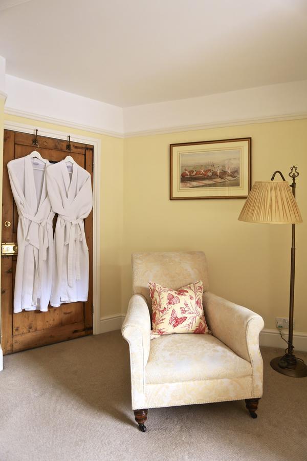 The Library House B&B 艾恩布里奇 外观 照片