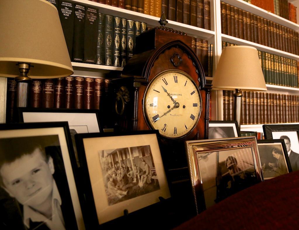 The Library House B&B 艾恩布里奇 外观 照片